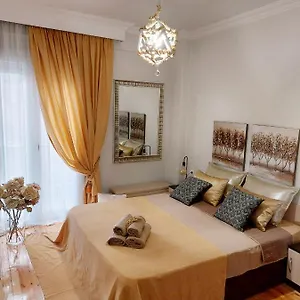 https://antigonidon-square-luxury-apartment.hotels-of-thessaloniki.com